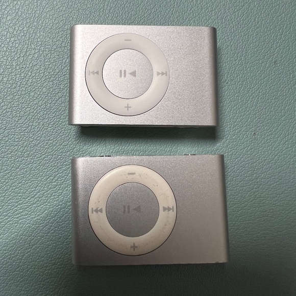 Two Apple iPod shuffle for the price of one! 🔥 - Picture 1 of 7
